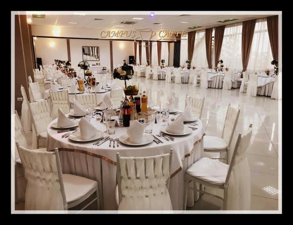 Campus Caffe Mansion Otel Buzău Dış mekan fotoğraf